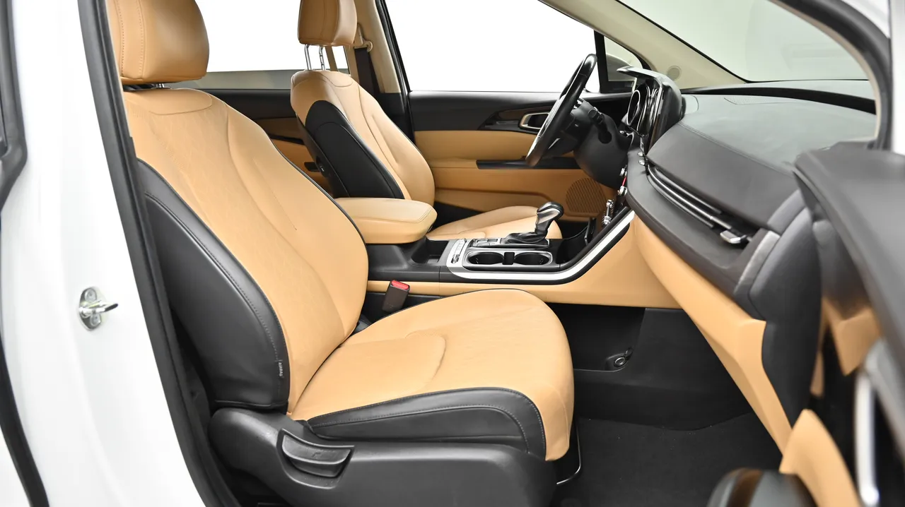 Kia Carnival — miniaturë 10