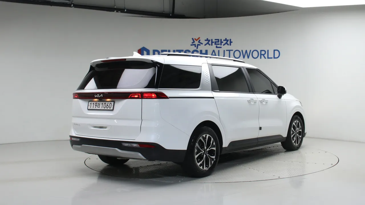 Kia Carnival — miniaturë 2
