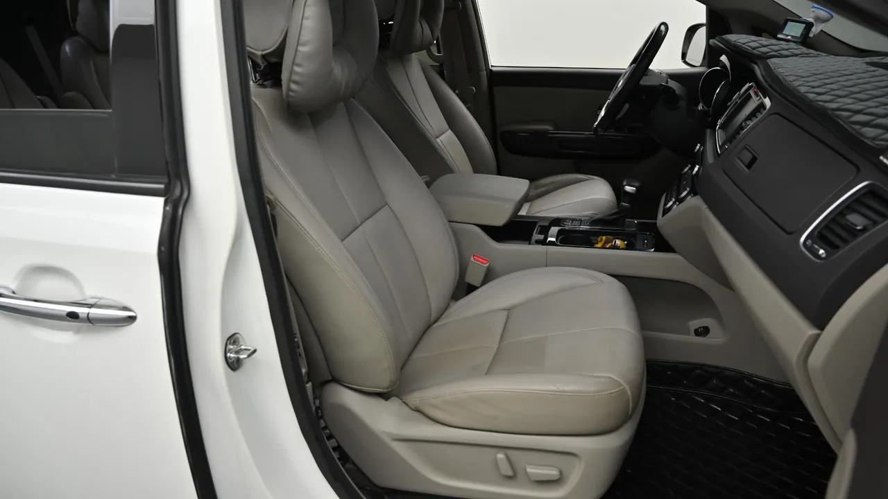 Kia Carnival — miniaturë 10
