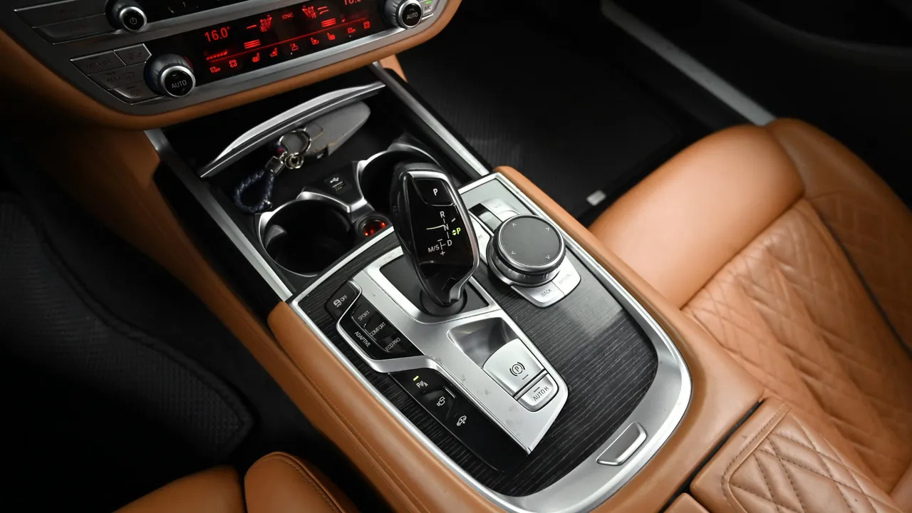 BMW 7er — miniaturë 9