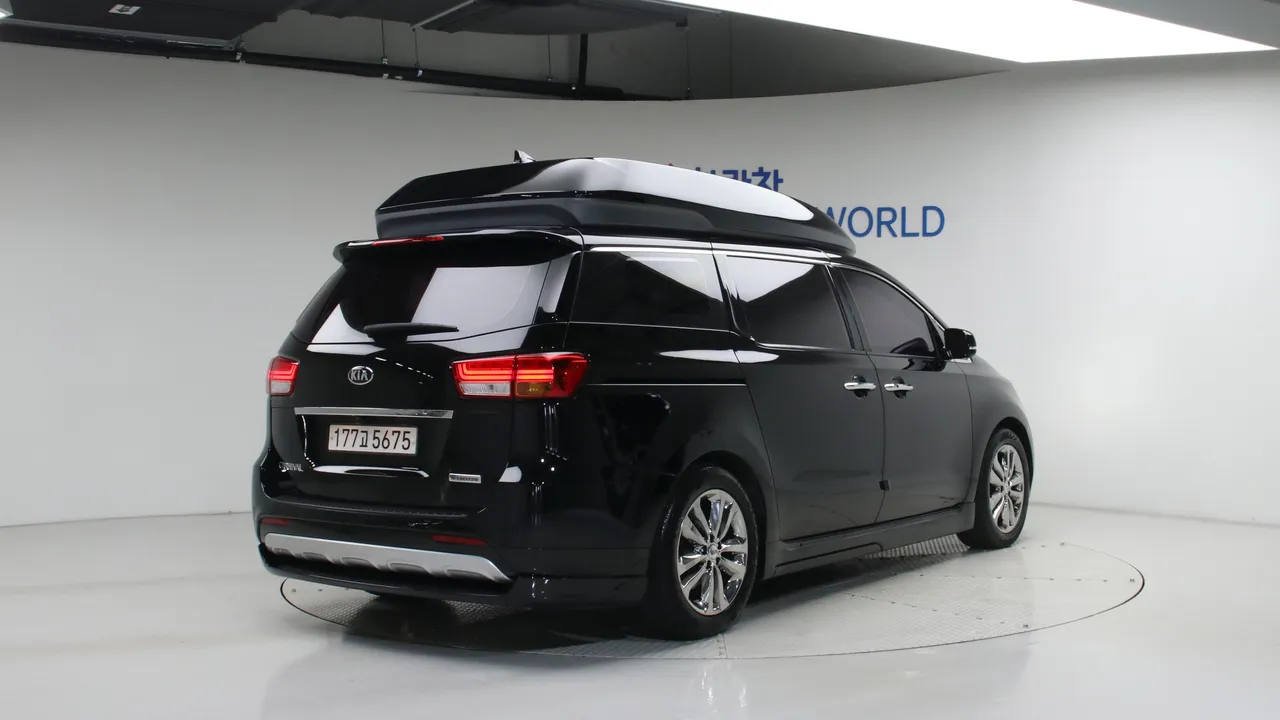 Kia Carnival — miniaturë 2