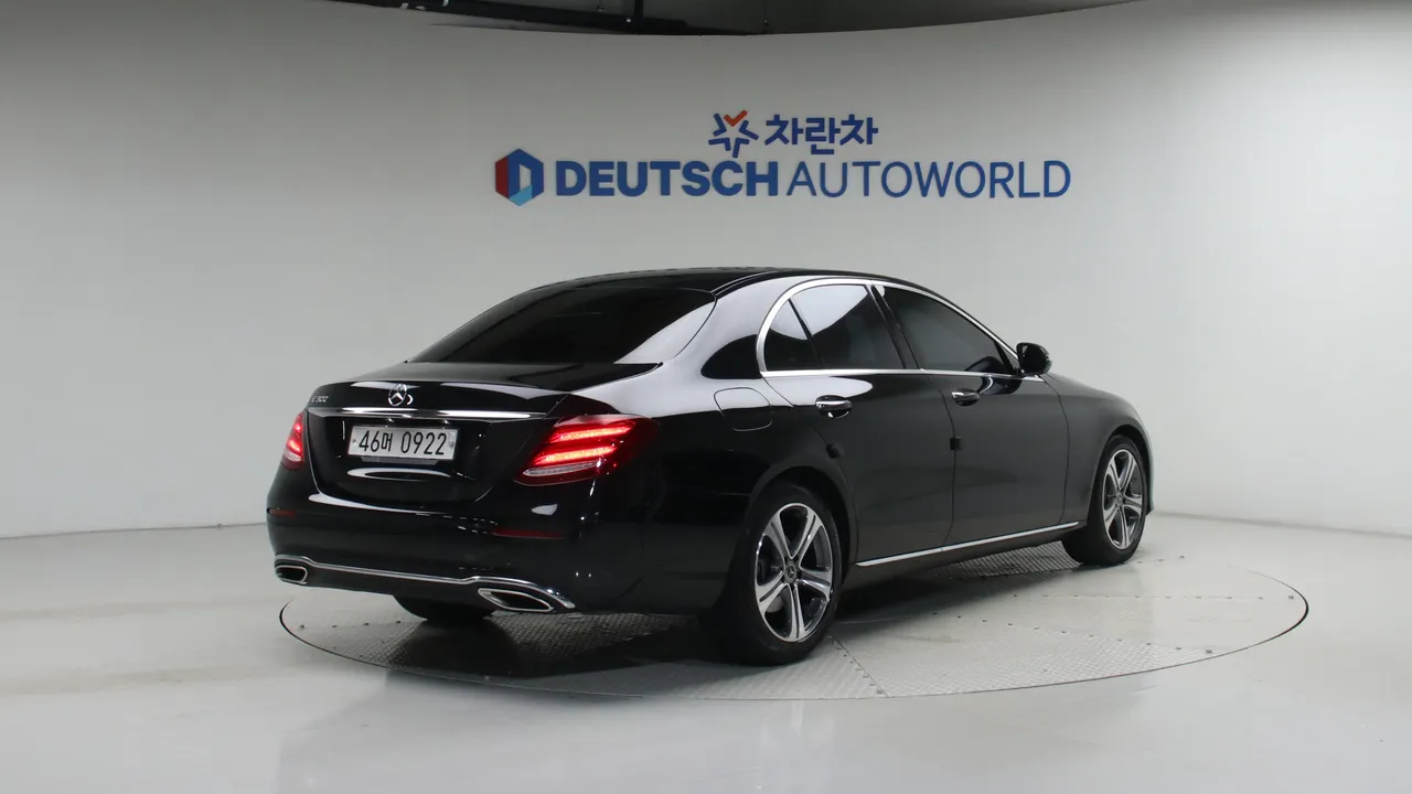 Mercedes-Benz E-klasse — miniaturë 2