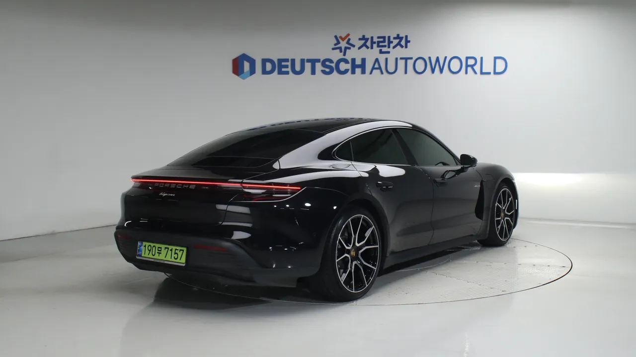 Porsche Taycan 93.4kWh Base