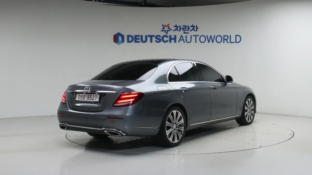 Mercedes-Benz E-klasse — miniaturë 2