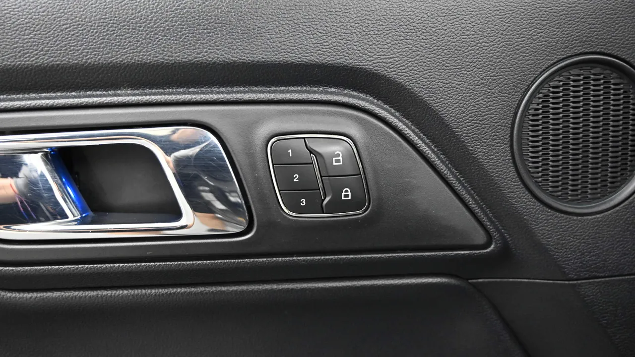Ford Mustang — miniaturë 25