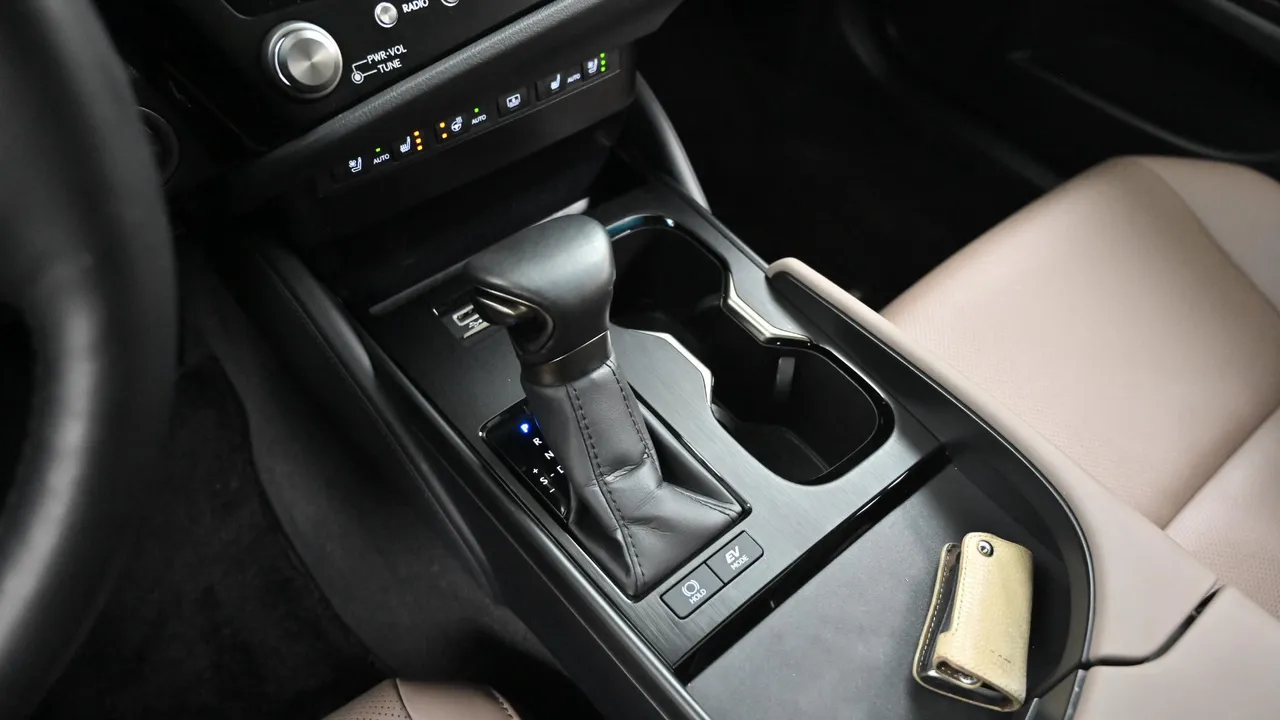Пакет дизайну Lexus ES 7-го покоління 300h F-Sport