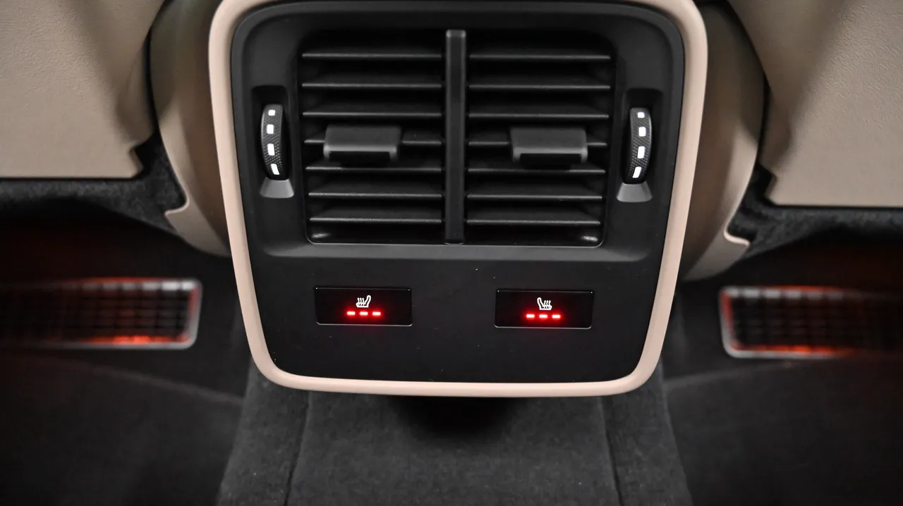 Porsche Taycan — miniaturë 16