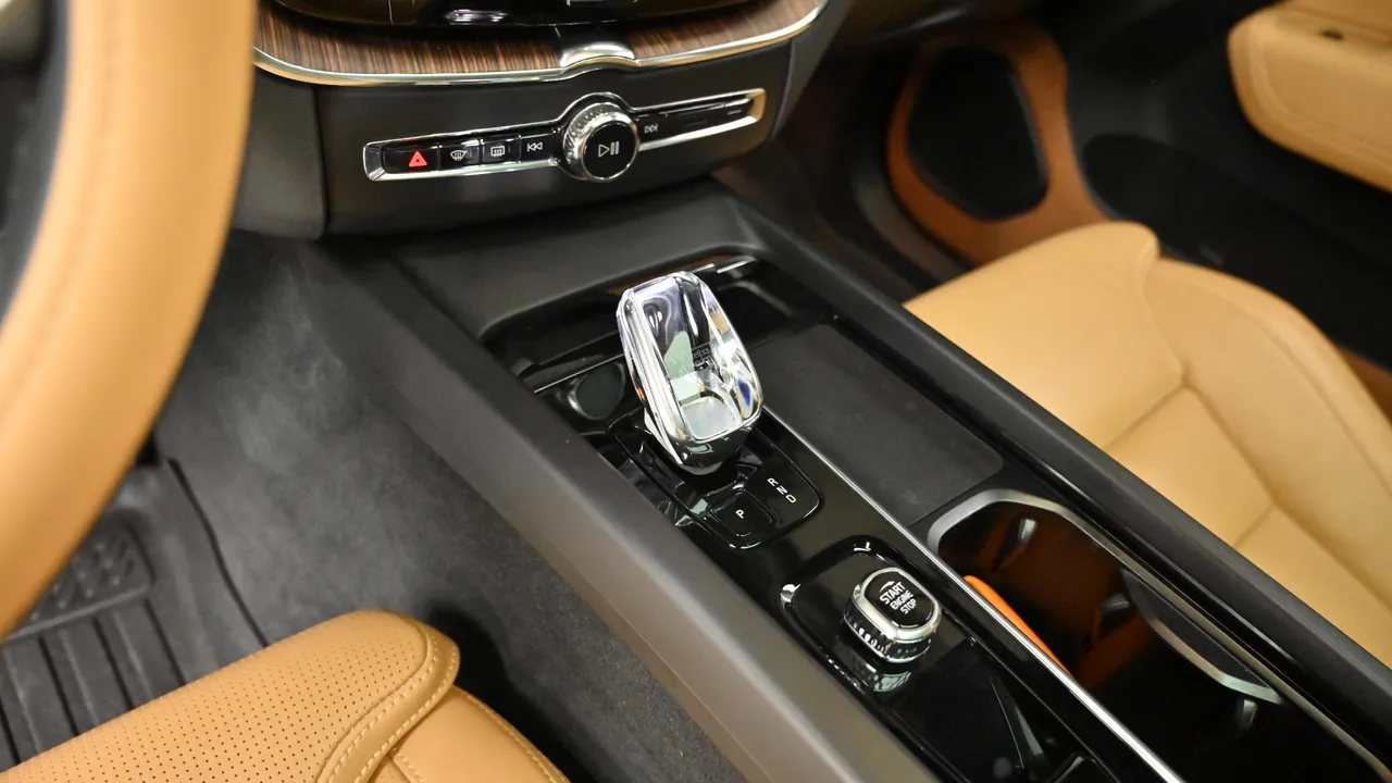 Volvo XC60 2nd Generation B6 Ultimate Bright
