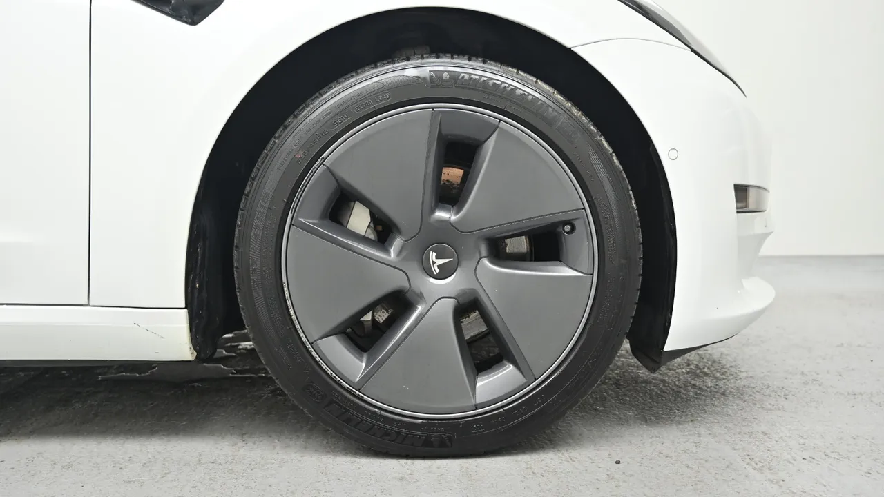 Tesla Model 3 — miniaturë 5