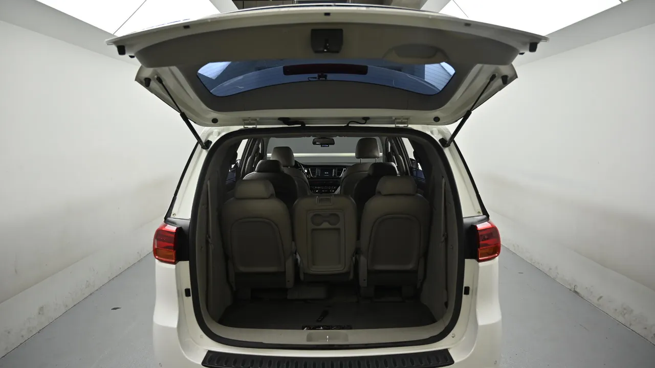 Kia Carnival — miniaturë 19