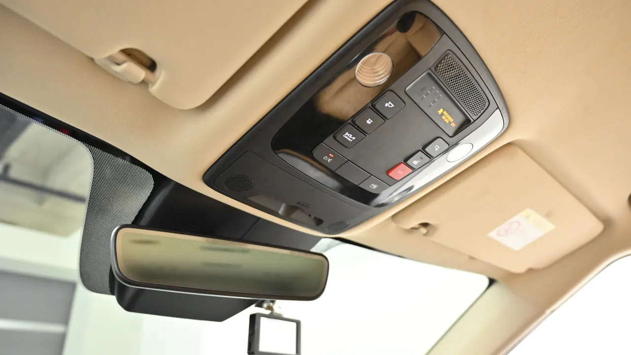 Kia Carnival — miniaturë 18