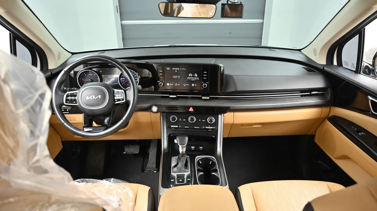 Kia Carnival — miniaturë 7