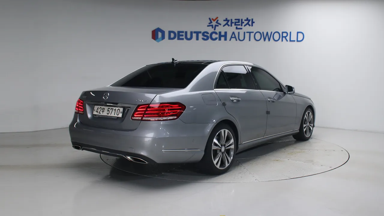 Mercedes-Benz E-klasse — miniaturë 2