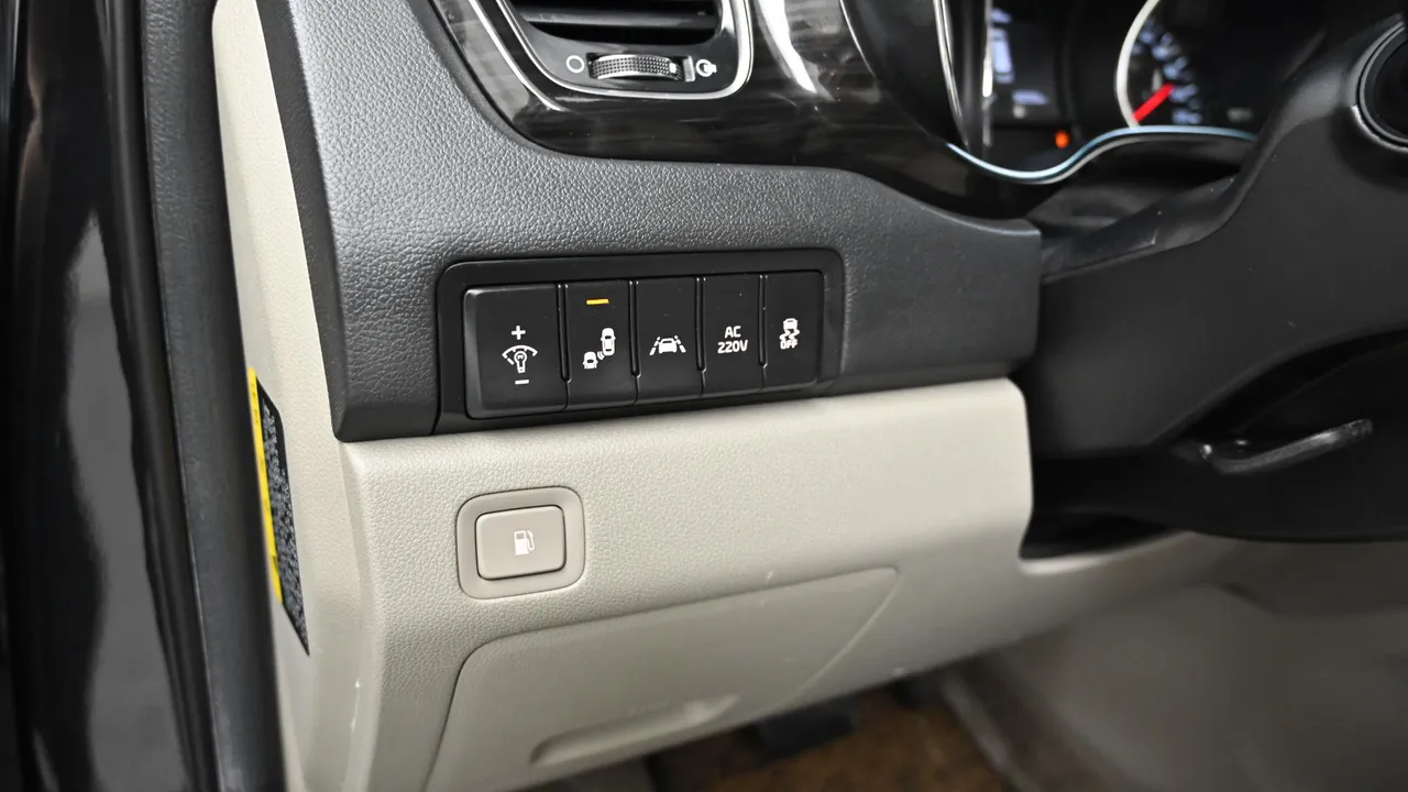 Kia Carnival — miniaturë 17