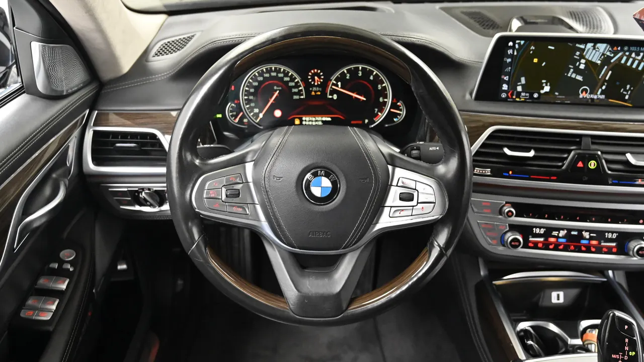BMW 7er — miniaturë 13