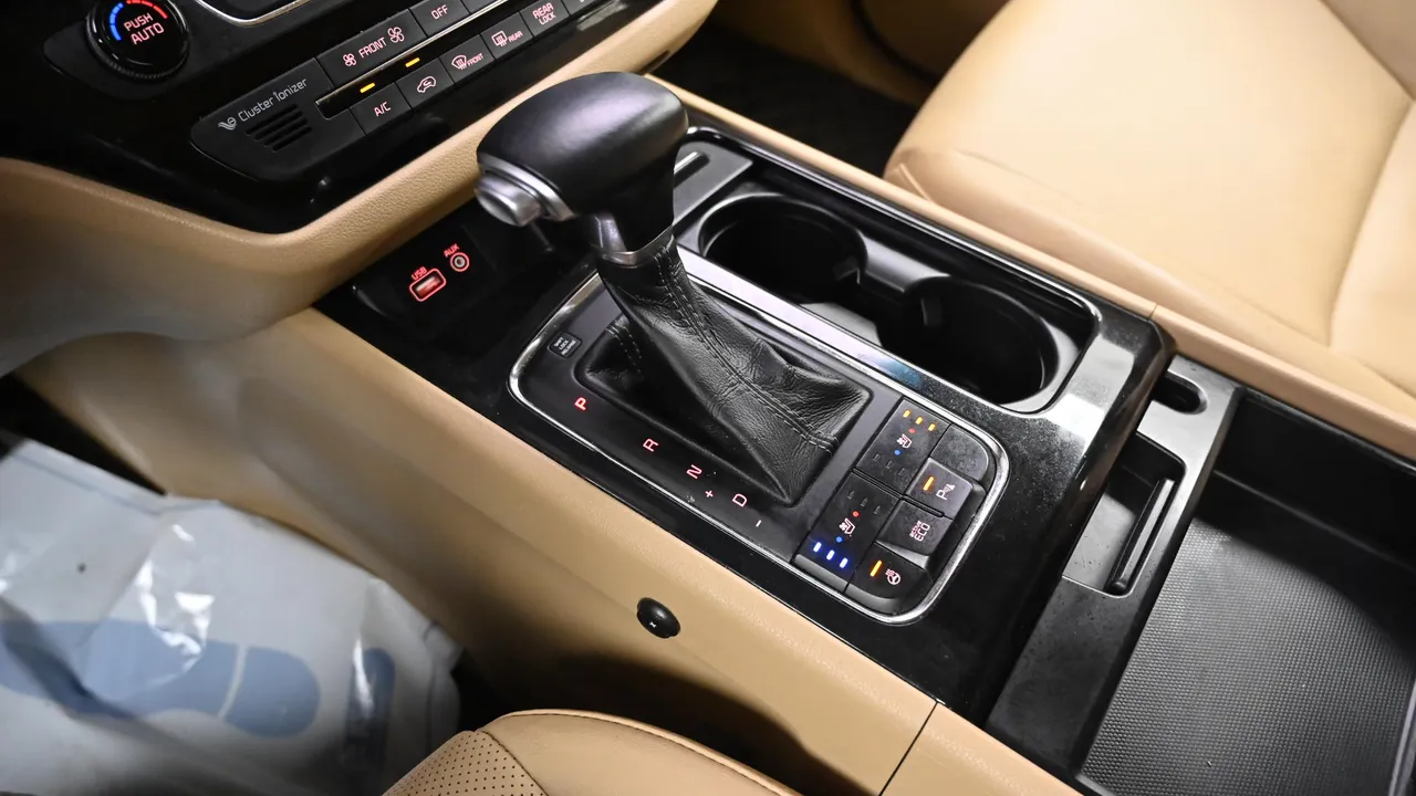 Kia Carnival — miniaturë 25