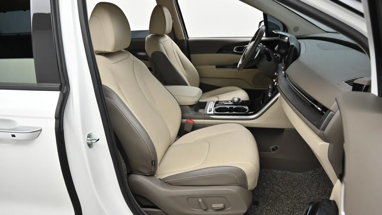 Kia Carnival — miniaturë 10
