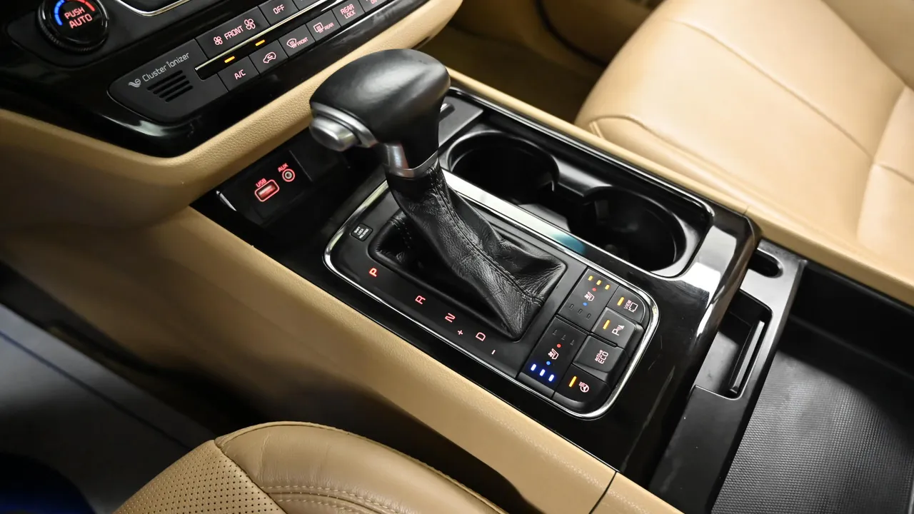 Kia Carnival — miniaturë 9