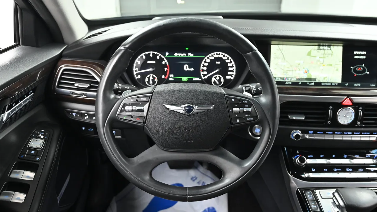 Genesis G90 — miniaturë 13