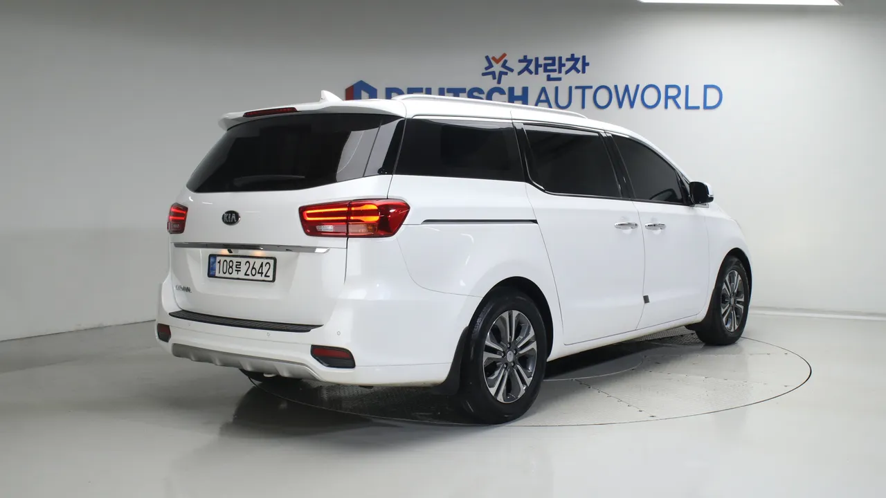 Kia Carnival — miniaturë 2