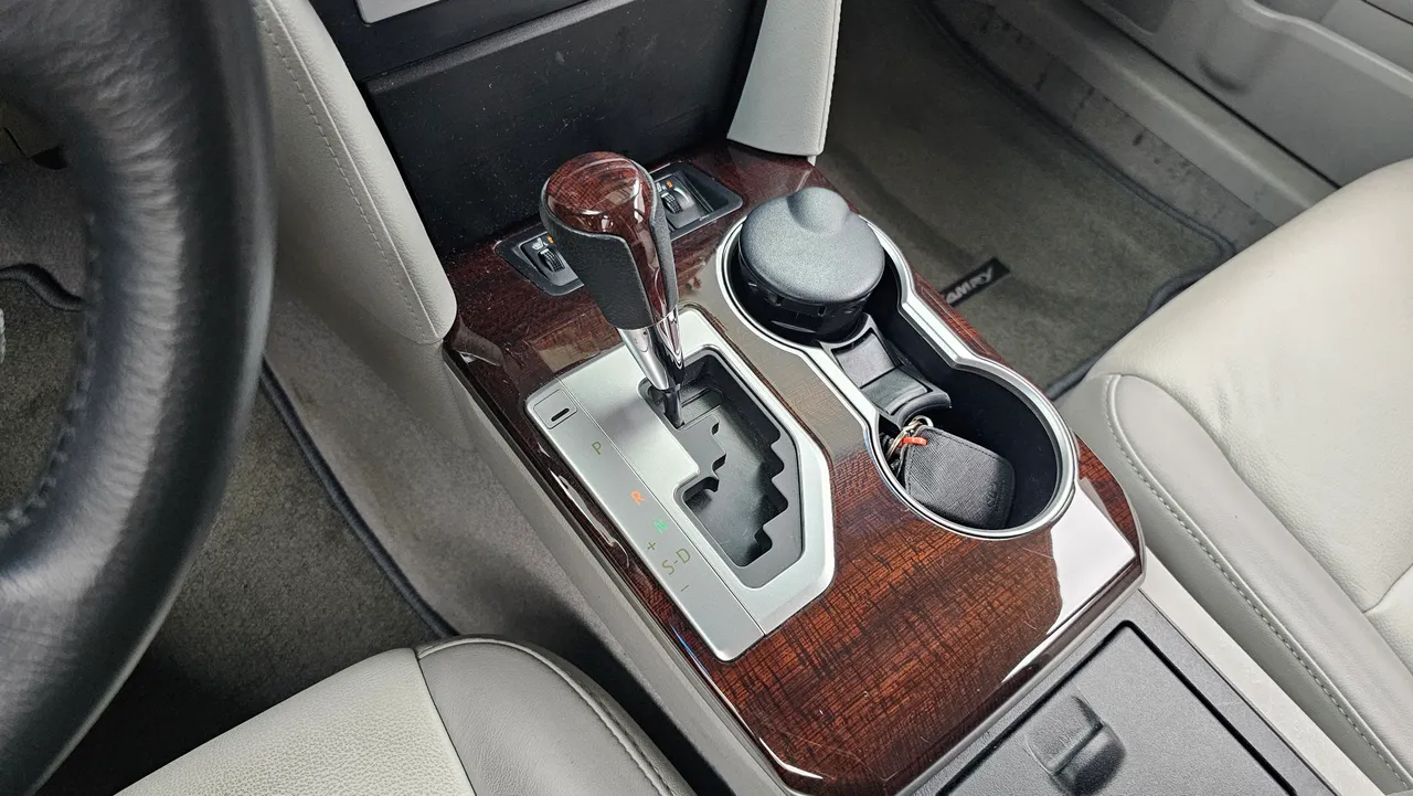 Toyota Camry — miniaturë 9