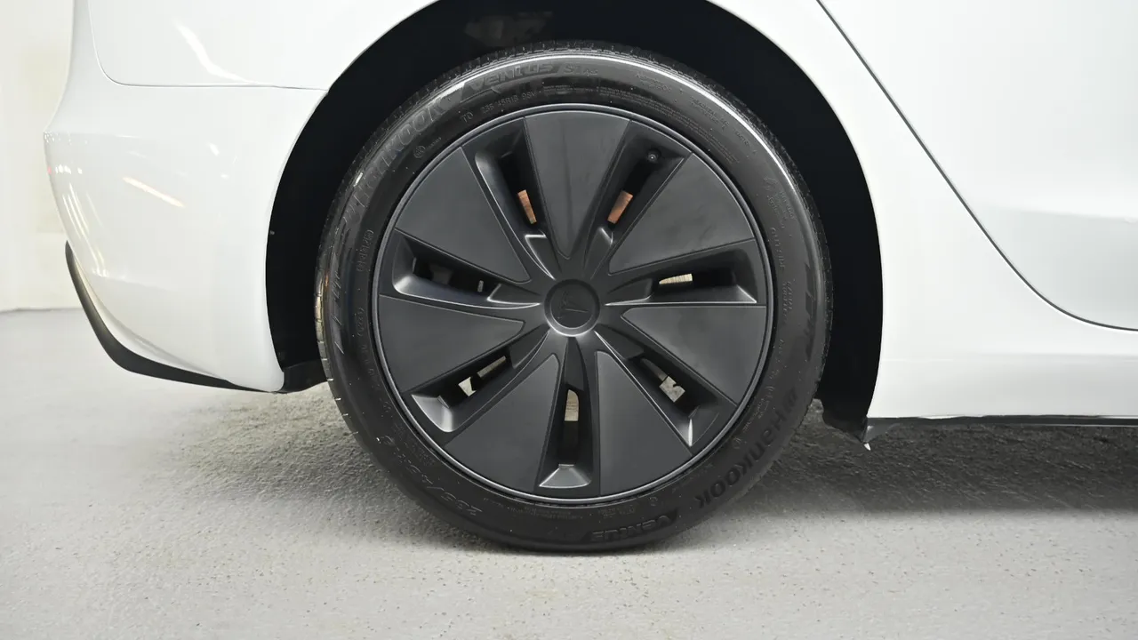 Tesla Model 3 — miniaturë 5