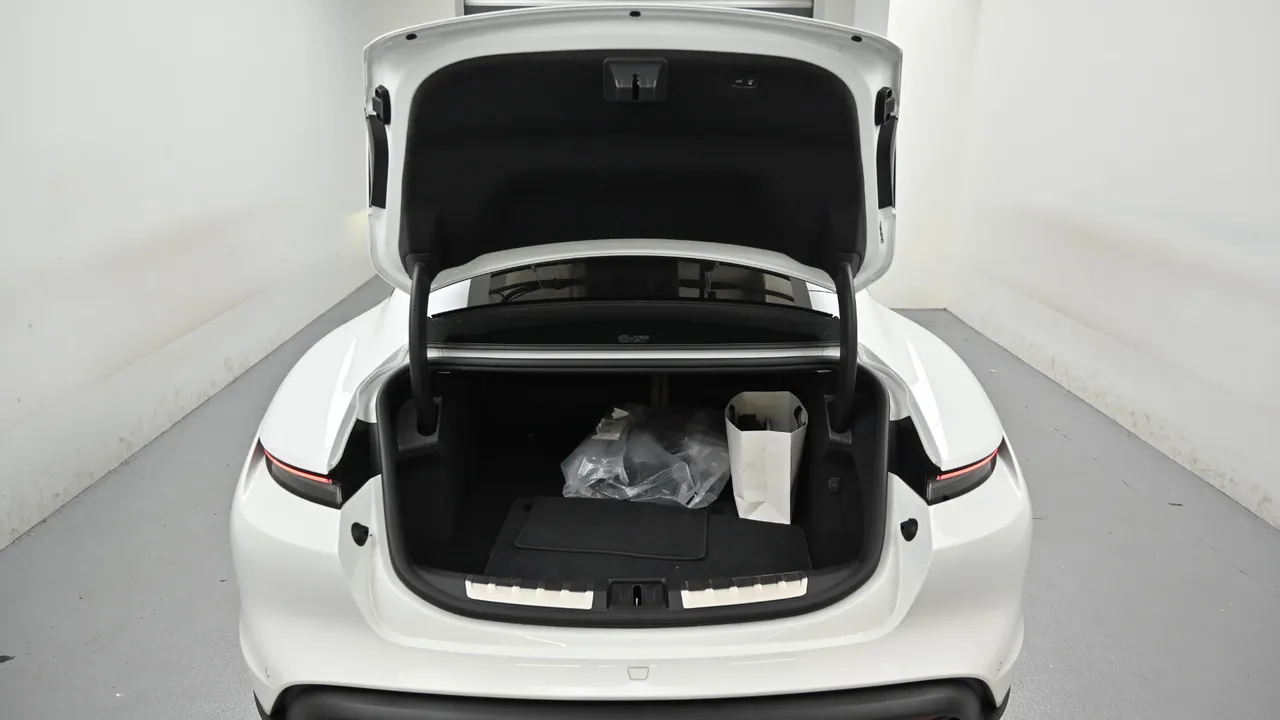 Porsche Taycan — miniaturë 19