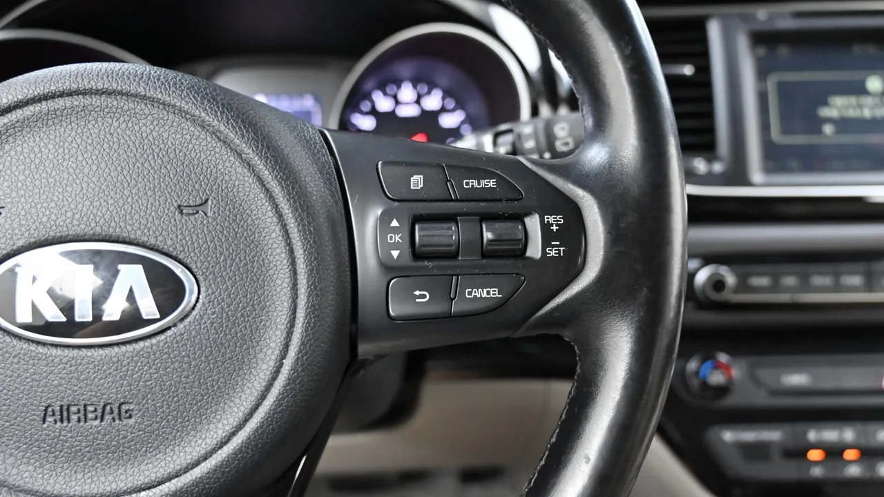 Kia Carnival — miniaturë 35