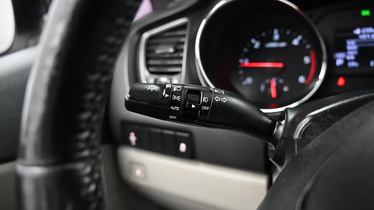 Kia Carnival — miniaturë 17