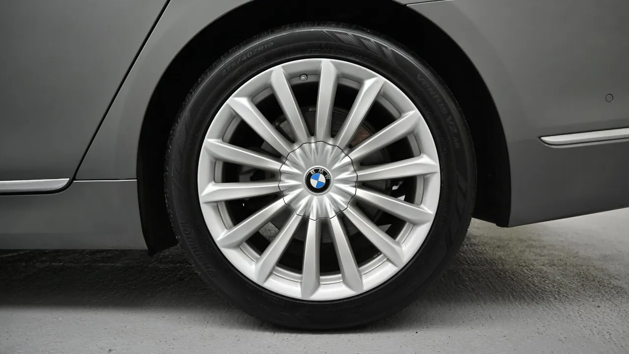 BMW 7er — miniaturë 5