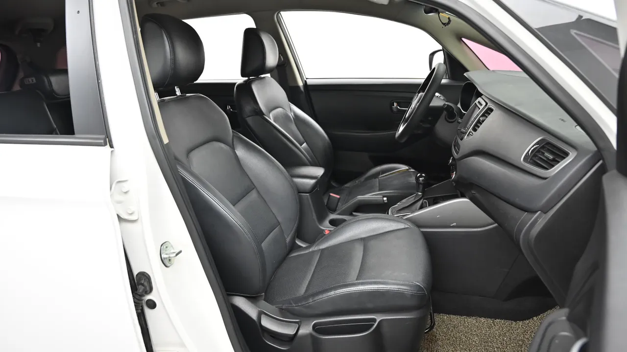 Kia Carens — miniaturë 10