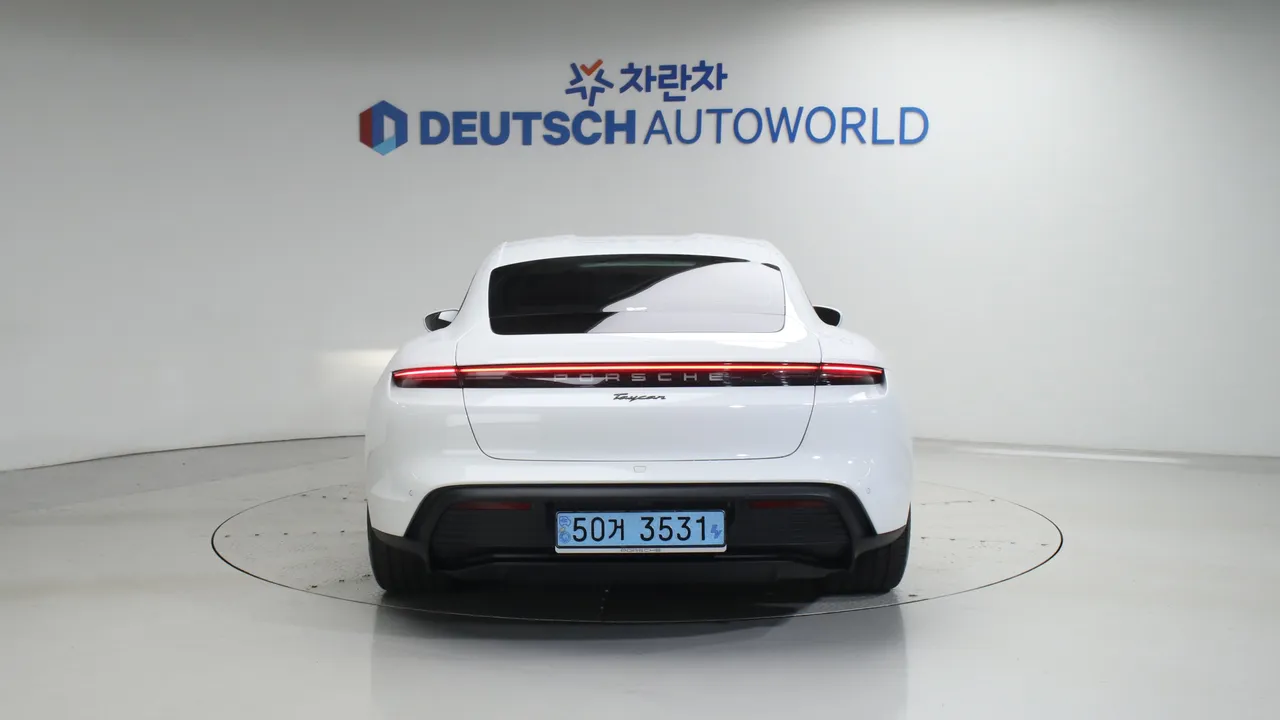 Porsche Taycan — miniaturë 4