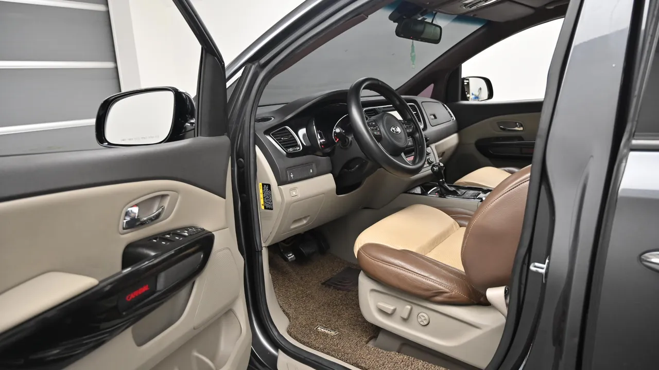 Kia Carnival — miniaturë 11