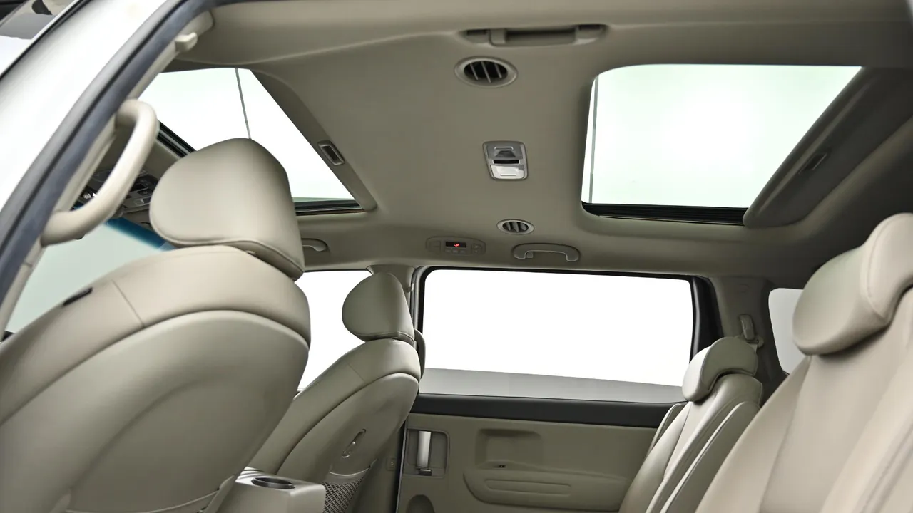 Kia Carnival — miniaturë 18