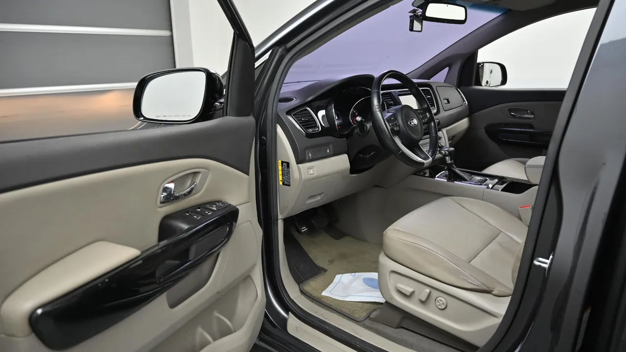 Kia Carnival — miniaturë 11