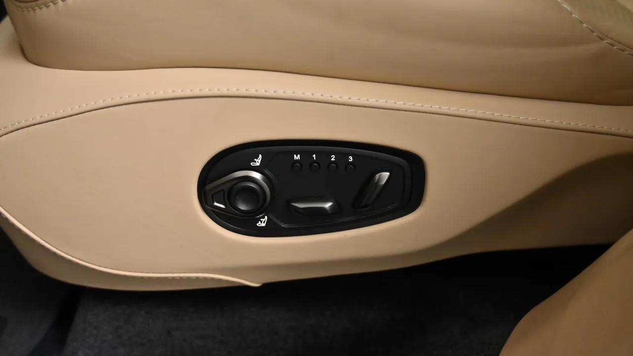 Aston Martin DBX — miniaturë 27