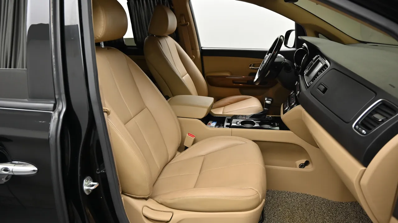 Kia Carnival — miniaturë 10