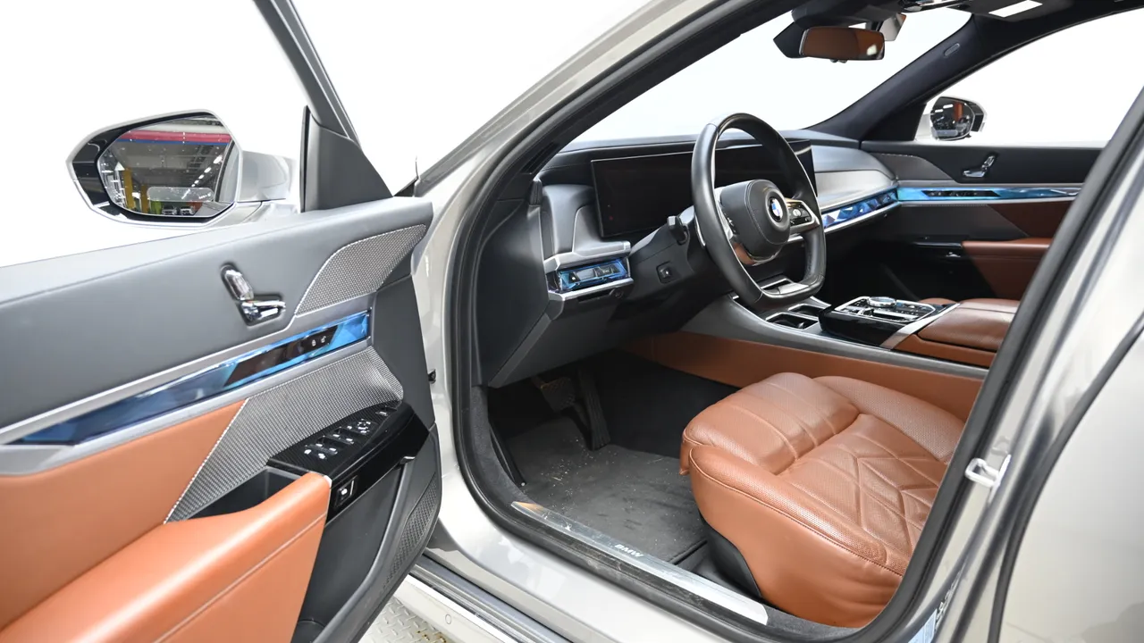 BMW 7er — miniaturë 11
