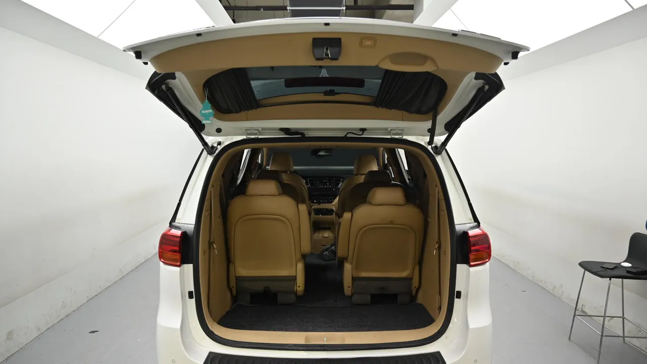 Kia Carnival — miniaturë 19