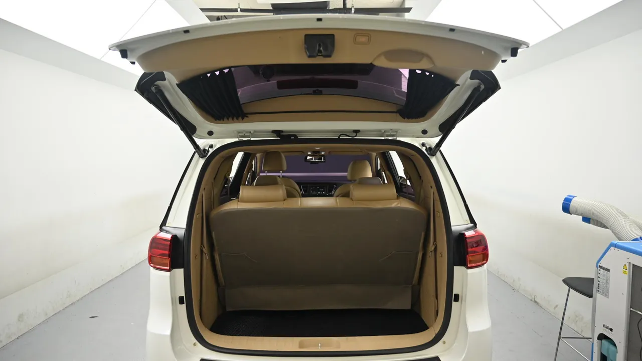 Kia Carnival — miniaturë 19