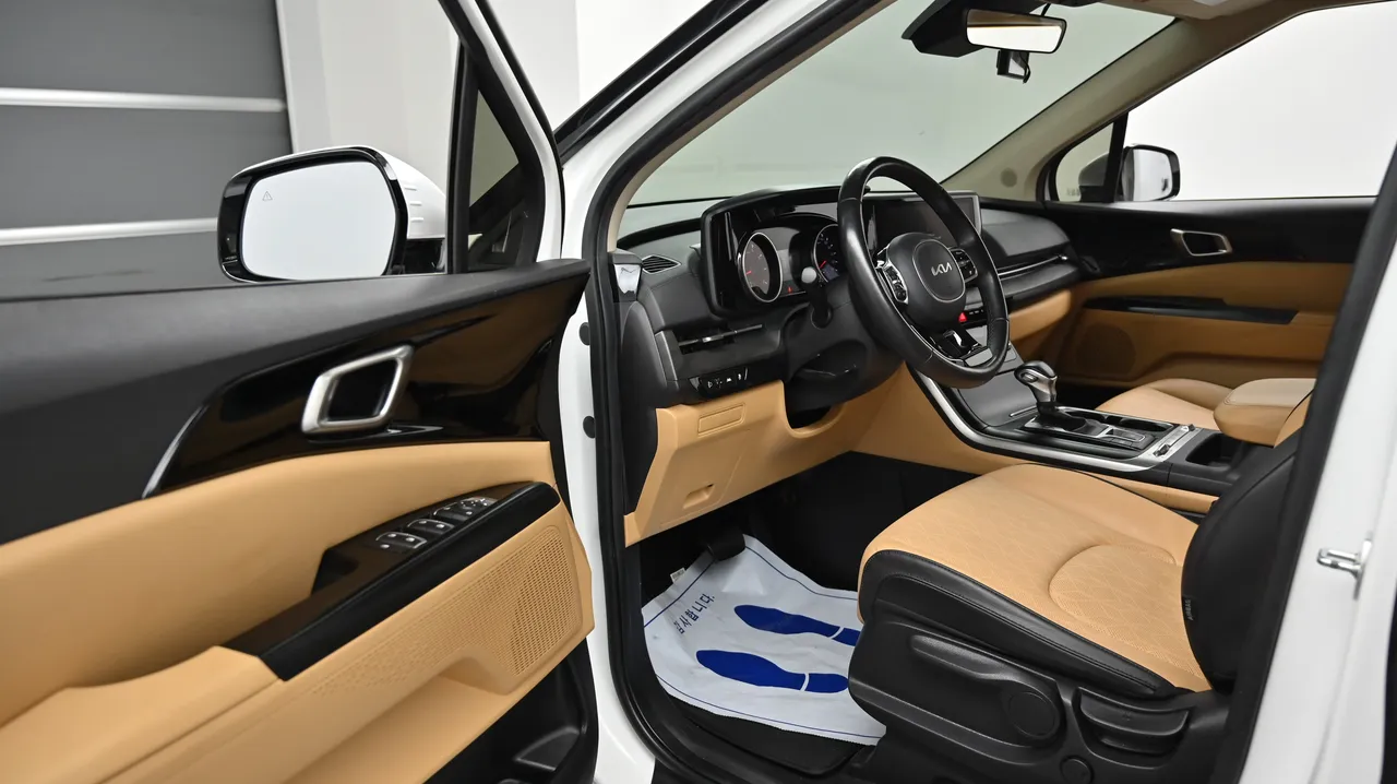 Kia Carnival — miniaturë 11