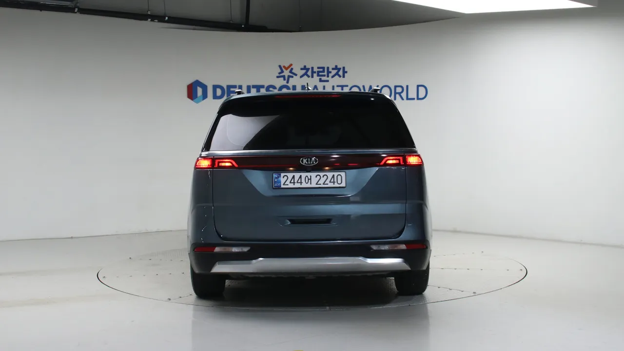 Kia Carnival — miniaturë 4