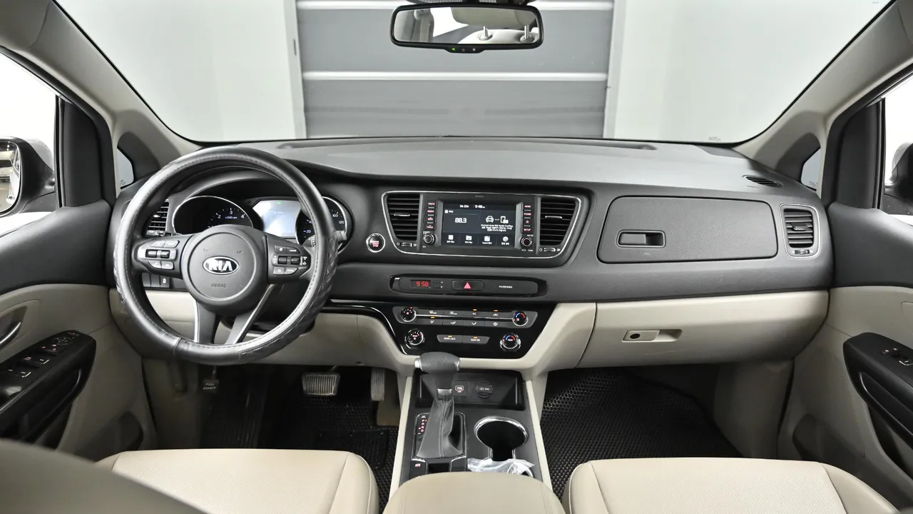 Kia Carnival — miniaturë 7
