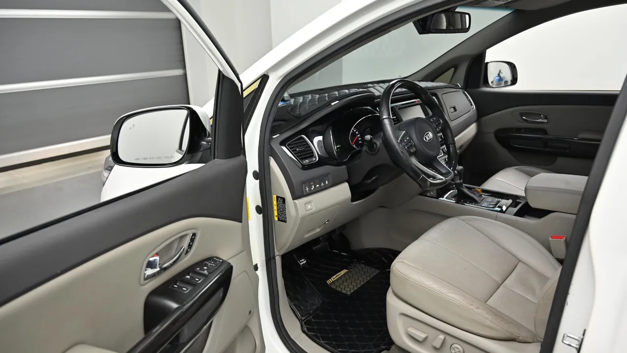 Kia Carnival — miniaturë 11