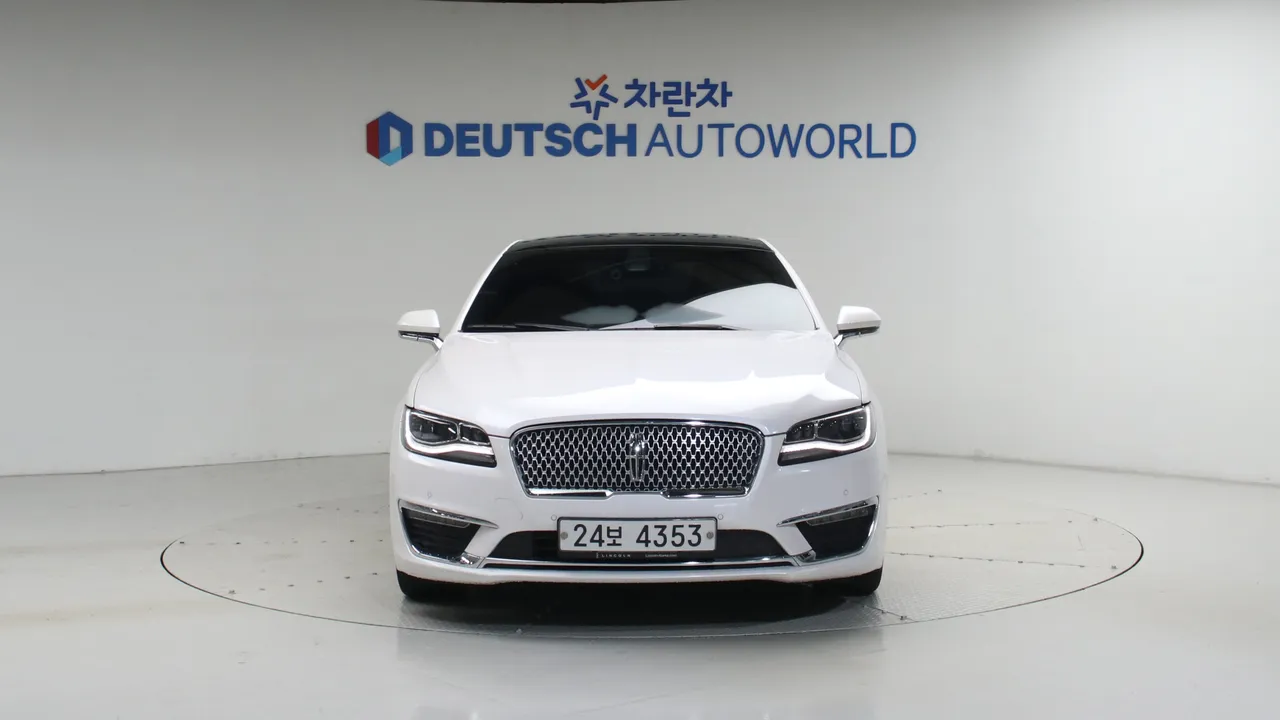Lincoln MKZ — miniaturë 3