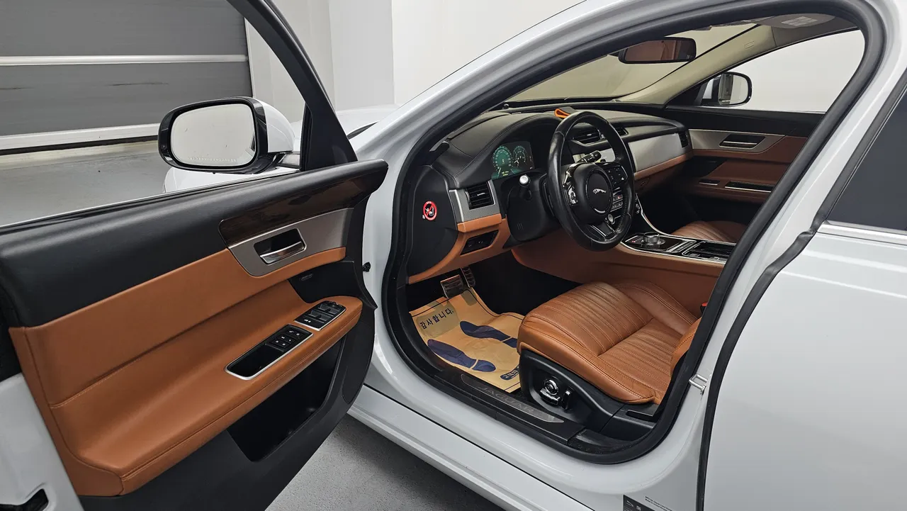 Jaguar XF — miniaturë 11