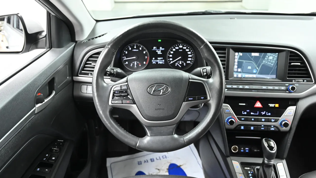 Hyundai Avante — miniaturë 13