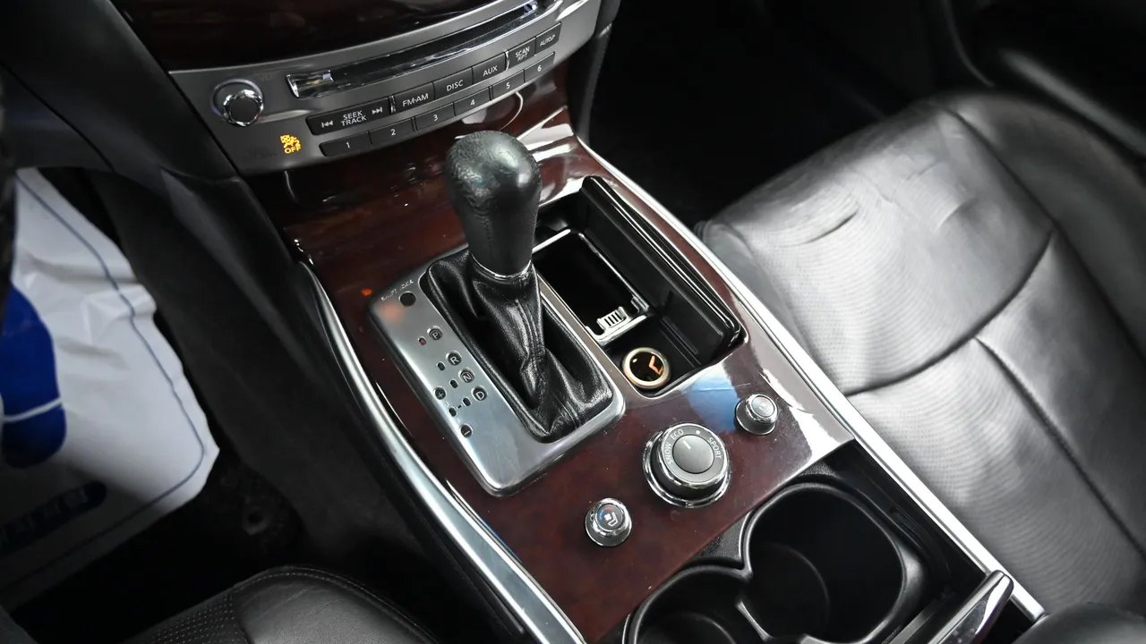Infiniti M — miniaturë 9