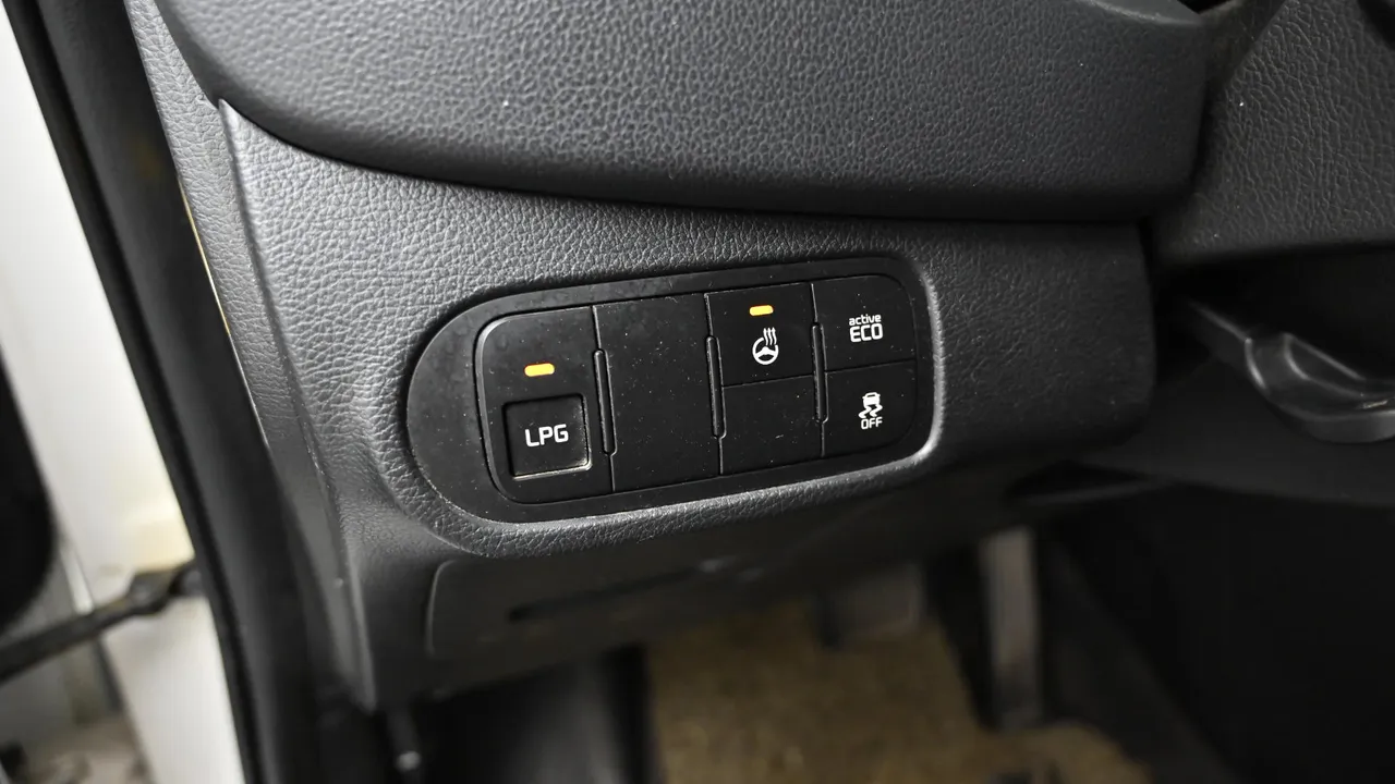 Kia Carens — miniaturë 17
