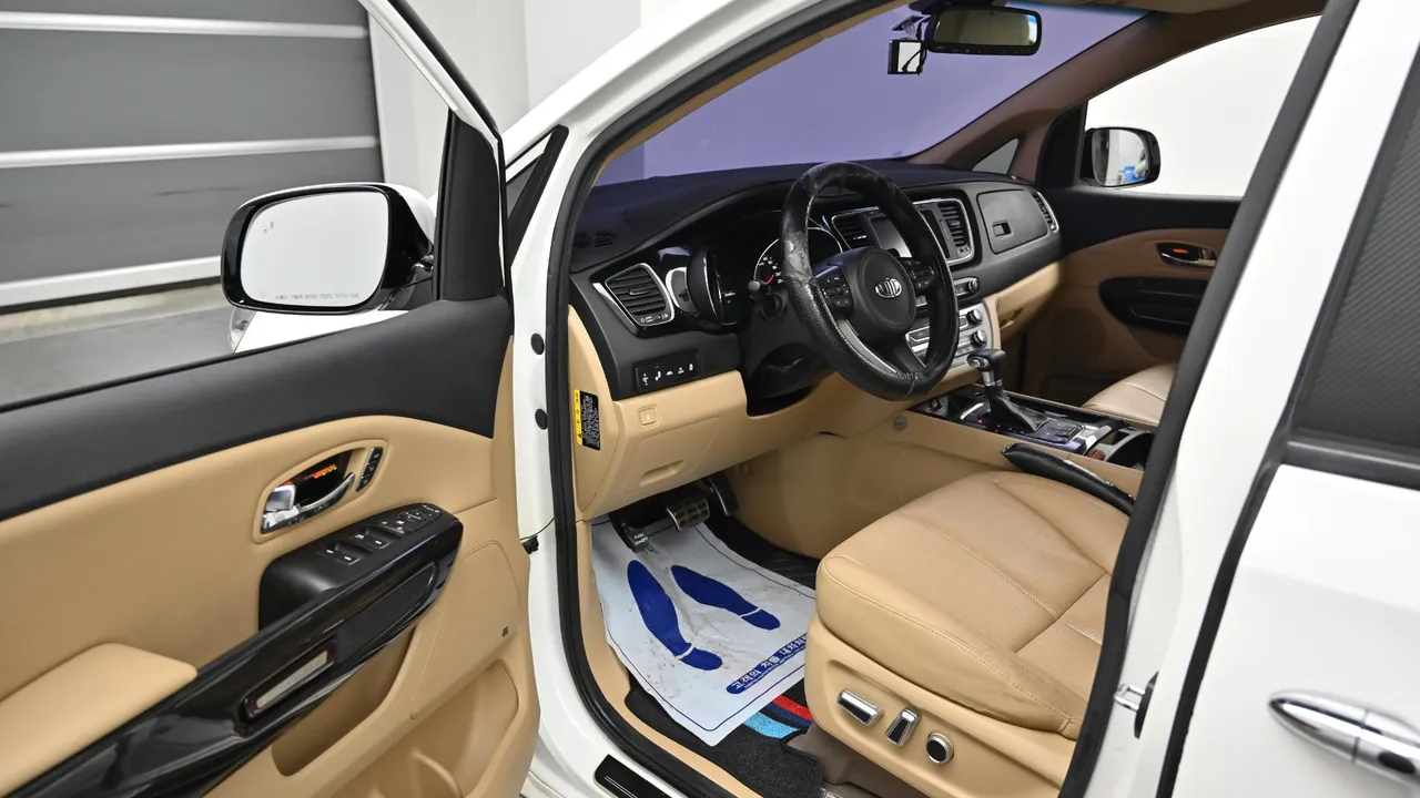 Kia Carnival — miniaturë 11